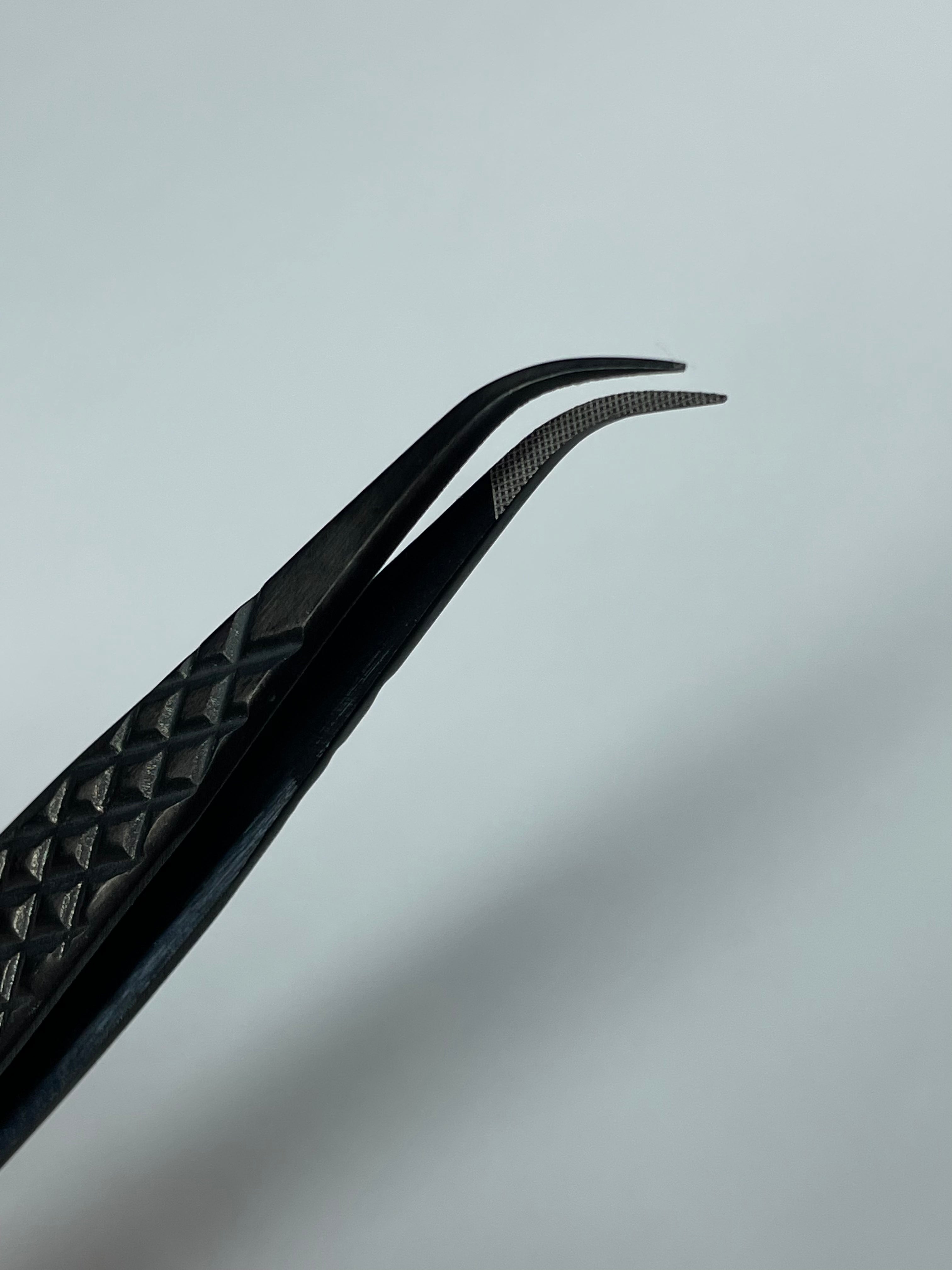 Short Curve Isolation Tweezer (Charcoal Black Collection)