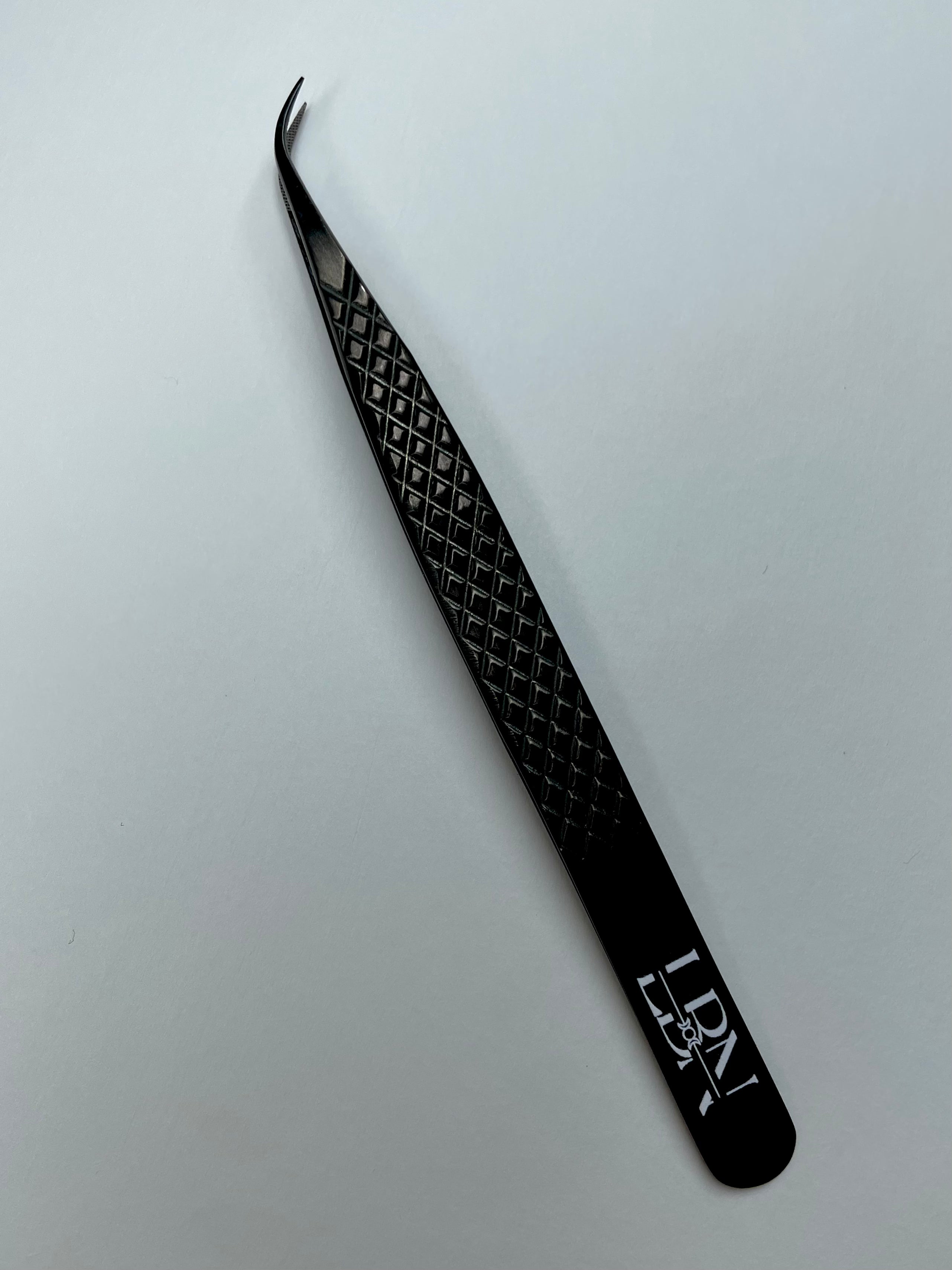 Short Curve Isolation Tweezer (Charcoal Black Collection)